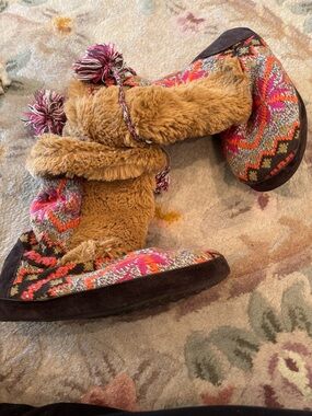 MUK LUKS BWT SZ 6.5-7.5 SLIPPERS SUPER CUTE